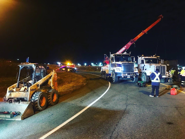 Big rig rescue Hamilton Night time roadside rescue
